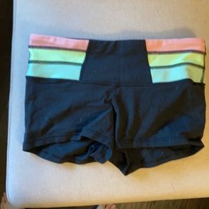 Lululemon boogie shorts size 6